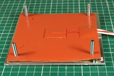 La plaque silicone présentée en dessous