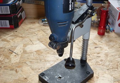 Mini perceuse sur le support